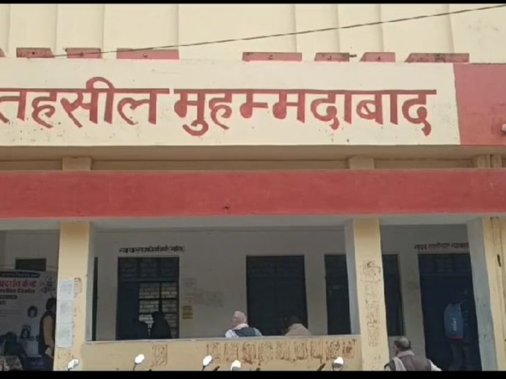 लेखपाल की पति द्वारा रुपया लेने का वीडियो आया सामने: काम कराने के लिए लेता था पैसा, एसडीएम आशुतोष कुमार बोले- जांच कर होगी कार्रवाई, - Mohammadabad News