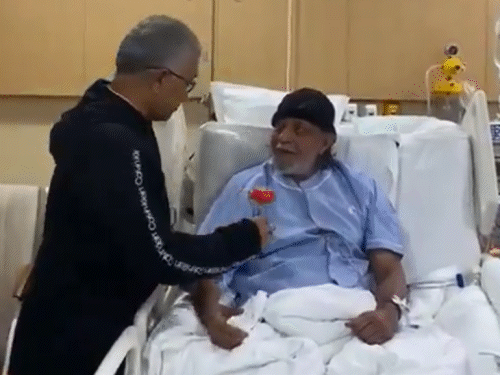 Mithun Chakraborty discharged from hospital after remedy, Says PM Modi scold him for not taking good care of his well being | ट्रीटमेंट के बाद हॉस्पिटल से डिस्चार्ज हुए मिथुन चक्रवर्ती: बोले- सेहत का ख्याल ना रखने पर पीएम मोदी ने डांट लगाई