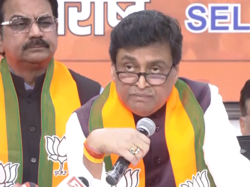 Ashok Chavan says bjp chief congress chief video | अशोक चव्हाण के मन में भाजपा, जुबान पर कांग्रेस: बीजेपी में शामिल होते ही फिसली जुबान; भाजपा अध्यक्ष को कांग्रेस अध्यक्ष कहा