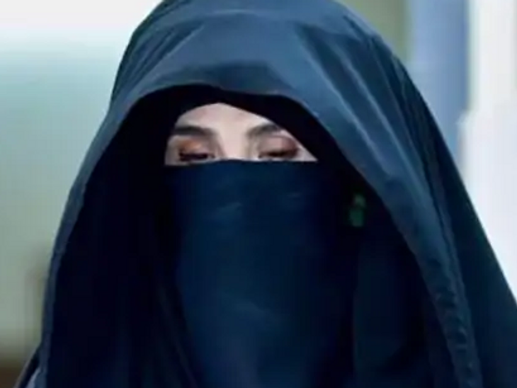 Imran Khan Bushra Bibi news | Bushra Life In Danger; Claims Sister Maryam Riaz Wattoo | बुशरा बीबी की जान को खतरा: बहन मरियम बोलीं- कुछ दिन पहले खाने में कुछ मिलाकर दिया, इससे बुशरा का गला-पेट की आंतें जल