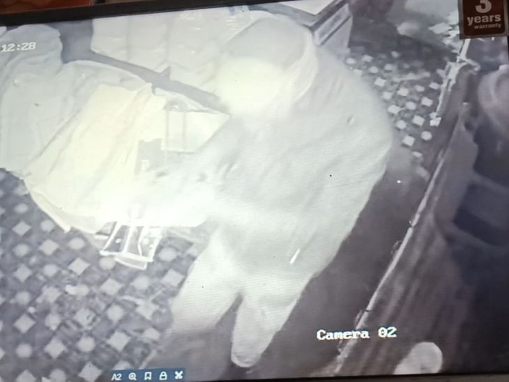 Thief captured in CCTV: Even after one and a half months, Khilchipur ...