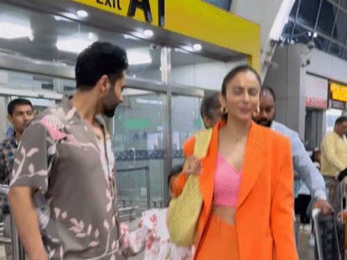 Rakul and Jackie attain Goa airport for his or her wedding ceremony | रकुल और जैकी अपनी शादी के लिए गोवा एयरपोर्ट पहुंचे: अटल सेतु सी ब्रिज मैराथन के उद्घाटन में अक्षय कुमार और टाइगर श्रॉफ दिखे