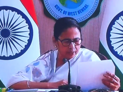 Mamata Banerjee Vs PM Narendra Modi (Bengal SC/ST Aadhaar Card) | ममता बनर्जी का दावा- बंगाल में डिएक्टिवेट हुए हजारों आधारकार्ड: पीएम को चिट्‌ठी लिखकर पूछा- क्या लोकसभा चुनाव से पहले लोगों में दहशत लाना चाहते हैं