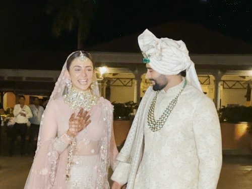 Rakul Preet and Jackie will get married immediately | रकुल प्रीत सिंह-जैकी भगनानी ने शादी की: बाहर आकर मीडिया से मुखातिब हुए; गोवा के आईटीसी ग्रैंड होटल में हुई सेरेमनी