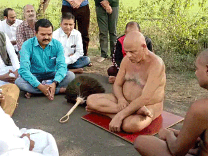 Muni Samay Sagar Maharaj will reach Dongargarh this evening, the throne of the post of Acharya will be handed over in Chandragiri; Have left from Salhekasa in Maharashtra | आज शाम को डोंगरगढ़ पहुंचेंगे मुनि समय सागर महाराज: चंद्रगिरि में सौंपी जाएगी आचार्य पद की गद्दी; महाराष्ट्र के साल्हेकसा से हो चुके हैं रवाना – Chhattisgarh News