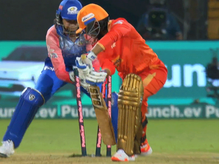 हरमनप्रीत ने छक्के से जीता मैच: अमेलिया केर ने स्नेह राणा को बोल्ड किया, इस्माइल ने दौड़कर पकड़ा;  क्षणों