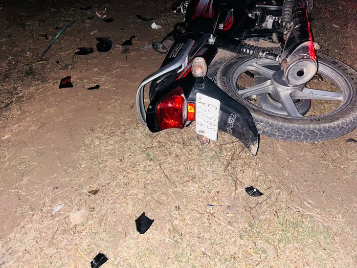 Bike riding youth dies in road accident | रोड एक्सीडेंट में बाइक सवार ...