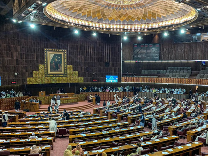 Pakistan PM LIVE Update; Shahbaz Sharif | Bilawal Bhutto Zardari – Asif Ali Zardari | पाकिस्तान में चुनाव के बाद संसद का पहला सत्र आज: सांसदों की शपथ के बाद चुने जाएंगे स्पीकर; प्रधानमंत्री चुनाव का शेड्यूल जारी होगा