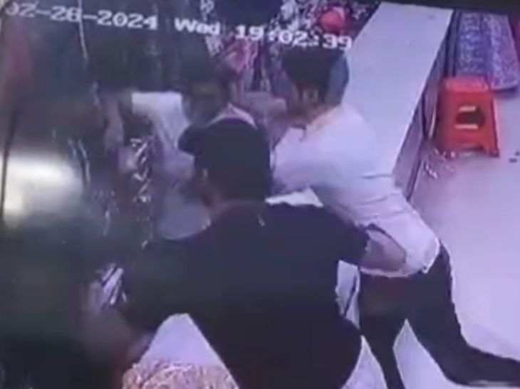 सोहना में दुकानदार से मारपीट: दोनों पक्षों में बहस, सीसीटीवी में कैद हुई वारदात, वीडियो वायरल - gurugram News