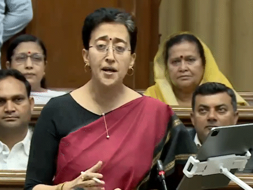 Delhi Budget 2024 Atishi Announcement Update | Mahila Samman Yojana | दिल्ली में 18+ महिलाओं को हर महीने मिलेंगे एक हजार: बजट के दौरान वित्त मंत्री की घोषणा, बोलीं- राम राज्य के लिए 9 साल दिन-रात मेहनत की