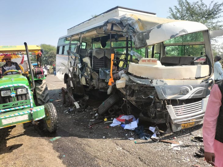 ओमनीबस ने खड़े वाहन को मारी टक्कर, 3 की मौत और 15 घायल