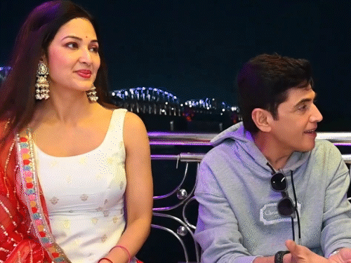‘Bhabiji Ghar Par Hain’ actors visited Kashi Vishwanath Temple, additionally noticed Ganga Aarti at Dashashwamedh Ghat. | महाशिवरात्रि स्पेशल: ‘भाबीजी घर पर हैं’ एक्टर्स ने काशी विश्वनाथ मंदिर के किए दर्शन, दशाश्वमेध घाट पर गंगा आरती भी देखी