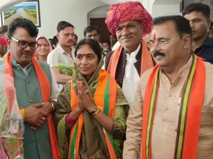 रतलाम आई लोकसभा चुनाव प्रत्याशी अनीता नागरसिंह चौहान: कहा जयस कोई चैलेंज नहीं है, रतलाम मेरे लिए नया, सैलाना में कांग्रेस नेता की प्रतिमा पर भाजपाईयों ने किया माल्यार्पण - Ratlam News