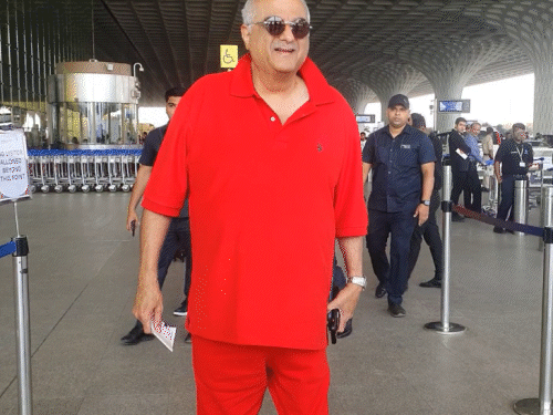 Shikhar Pahadia seen with Boney Kapoor on the airport | बोनी कपूर ने पैपराजी से कहा- फोटो मत डालना: जान्हवी के रूमर्ड बॉयफ्रेंड शिखर पहाड़िया के साथ तस्वीर खिंचाने से मना किया