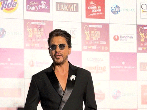 Shahrukh Khan obtained the Finest Actor Award | शाहरुख खान को मिला बेस्ट एक्टर का अवॉर्ड: ‘जवान’ ने जीता बेस्ट फिल्म का अवॉर्ड, बेस्ट एक्ट्रेस रहीं कियारा आडवाणी