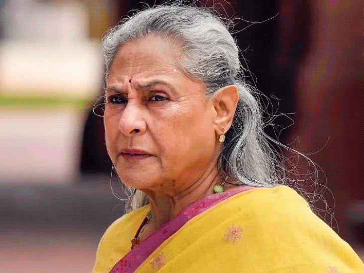 Paparazzi; Moushumi Chatterjee Vs Jaya Bachchan | Mumbai Critics Alternative Awards | मौसमी चटर्जी ने जया बच्चन पर किया कटाक्ष: पैपराजी को पोज देते वक्त बोलीं- मैं उनसे कहीं ज्यादा बेहतर हूं, याद रखना
