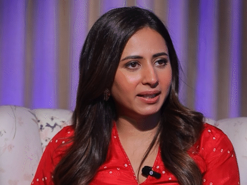sargun mehta says Working with shahrukh khan is a childhood dream | ठगी का शिकार हो चुकी हैं सरगुन मेहता: बोलीं- काम ना मिलने पर कई रातें रोकर, खराब खाना खाकर बितानी पड़ी