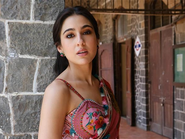 Nobody ought to copy me- Sara Ali Khan | किसी को मुझे कॉपी नहीं करना चाहिए- सारा अली खान: बोलीं- क्योंकि ‘नमस्ते करना’ कोई एक्टिंग नहीं, मेरा नेचर है, मैं लोगों से ऐसे ही मिलती हूं