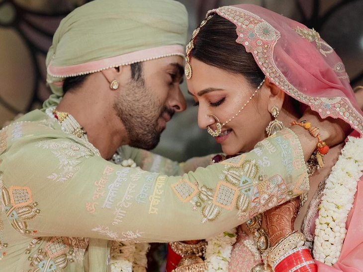 Kriti Kharbanda and Pulkit Samrat wedding ceremony footage | कृति खरबंदा-पुलकित सम्राट शादी के बंधन में बंधे: कपल ने गुरुग्राम में लिए सात फेरे, एक्ट्रेस ने शेयर की शादी की तस्वीरें