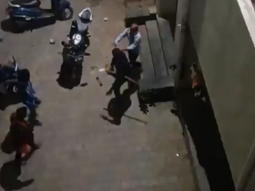 Gujarat University Hostel Video Controversy; BJP Harsh Sanghvi | Ahmedabad News | गुजरात यूनिवर्सिटी में अफगानी छात्रों पर हमला: 200 लोगों की भीड़ नारा लगाते घुसी, छात्रों से पूछा- तुम्हें प्रार्थना की इजाजत किसने दी