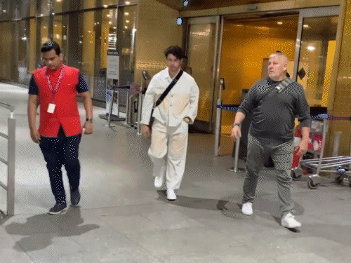 Nick Jonas noticed at Mumbai airport | मुंबई एयरपोर्ट पर स्पॉट हुए निक जोनस: मनीष मल्होत्रा की हाउस पार्टी में बॉयफ्रेंड विजय संग पहुंचीं तमन्ना, ‘उल जलूल इश्क’ के सभी स्टारकास्ट नजर आए