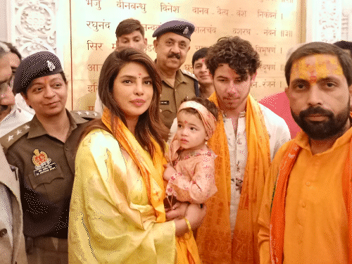 Priyanka Chopra reached Ramlala’s court docket with Nick Jones.Ayodhya. Ramlala Priyanka Chopra. Nik Jonse | प्रियंका और निक जोनस ने रामलला के दर्शन किए: गोद में बेटी को लेकर पहुंचीं…15 मिनट परिसर में रहीं, बोलीं-यह मेरे जीवन का सौभाग्य – Ayodhya Information