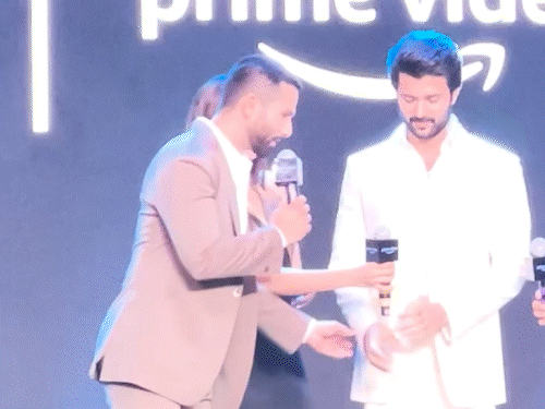 Amazon Prime Upcoming Motion pictures 2024 Record | Mirzapur Panchayat | अमेजन प्राइम वीडियो ने 69 प्रोजेक्ट्स का ऐलान किया: शाहिद कपूर ने विजय देवरकोंडा को कहा ‘थैंक्यू’, प्रियंका चोपड़ा समेत कई बड़े सेलेब्स दिखे
