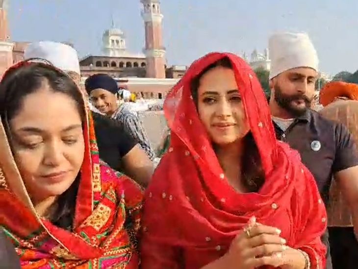 Actress Sargun Mehta Visits Golden Temple | गोल्डन टेंपल पहुंची एक्ट्रेस सरगुन मेहता: प्रोडक्शन हाउस की फिल्म की सफलता का शुक्राना किया, बोली- यहां आने पर मिलता है सुकून – Amritsar Information