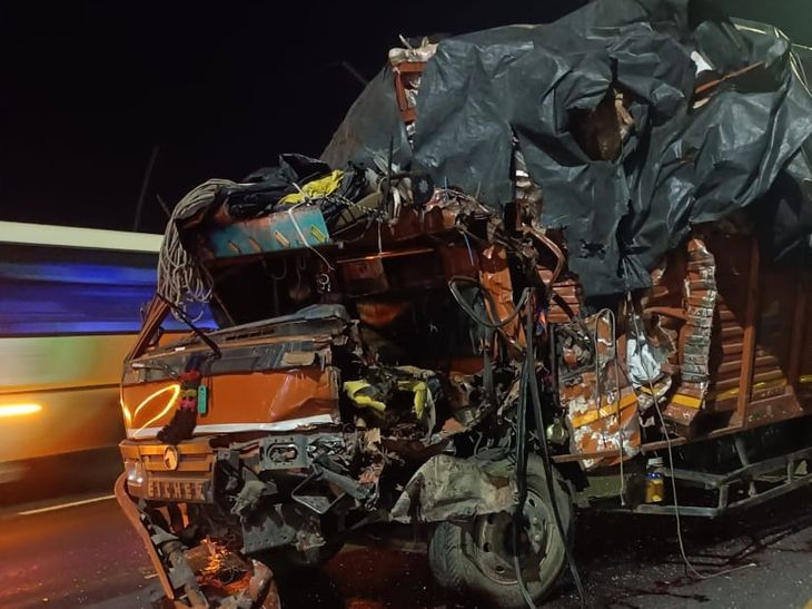 Etawah rammed into DCM container on Agra-Lucknow Expressway