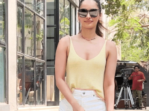 Manushi Chhillar reached Maddock Studio | मैडॉक स्टूडियो पहुंचीं मानुषी छिल्लर: डबिंग स्टूडियो के बाहर स्पॉट हुईं अनन्या पांडे; जरीन खान भी दिखीं