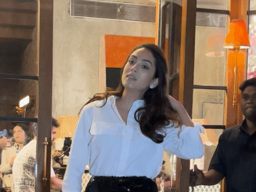 Shahid Kapoor’s spouse Mira reached the social gathering in a glamorous look. | शाहिद कपूर की वाइफ मीरा ग्लैमरस लुक में पार्टी पहुंचीं: मुंबई एयरपोर्ट पर सनी देओल कैप लगाए दिखे; विक्रांत मैसी भी बैग लिए स्पॉट हुए
