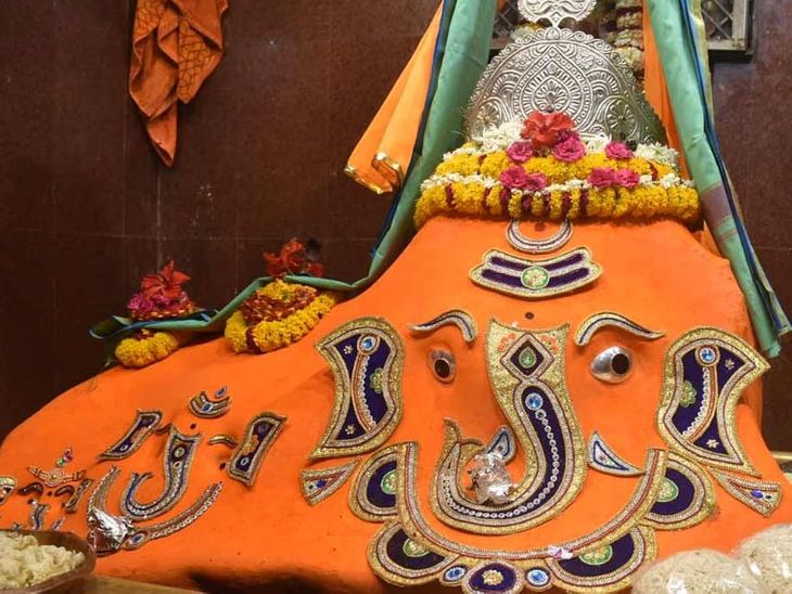 Devotees gathered for darshan on the first Jatra of Chintaman