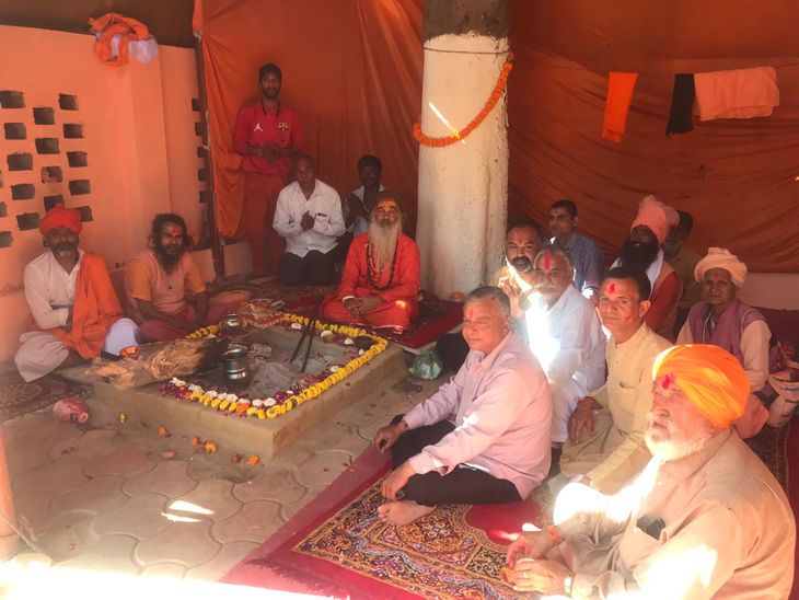Havan performed on the death anniversary of Mahant Shiv Giri