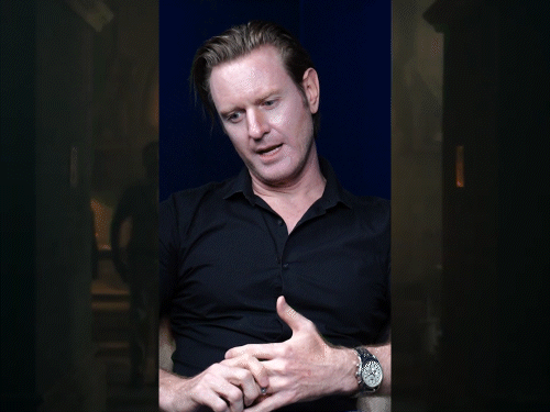 Overseas actor Alex oneill will get unhappy when his scenes get reduce | सीन्स कटने से दुखी हो जाते हैं विदेशी एक्टर एलेक्स: बोले- मुश्किल से तो हिंदी बोल पाता हूं; कहा- आर्या में मेरे सीन्स काटे गए थे