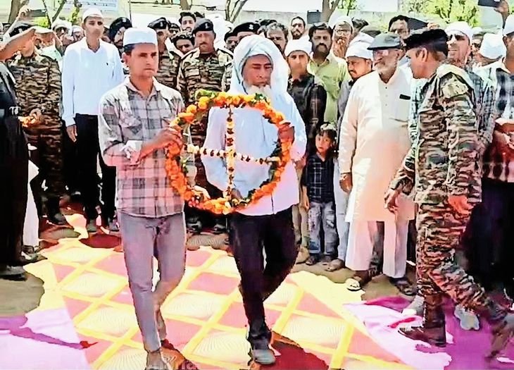 Jawan Javed was buried with state honors, youth took out a tricolor march