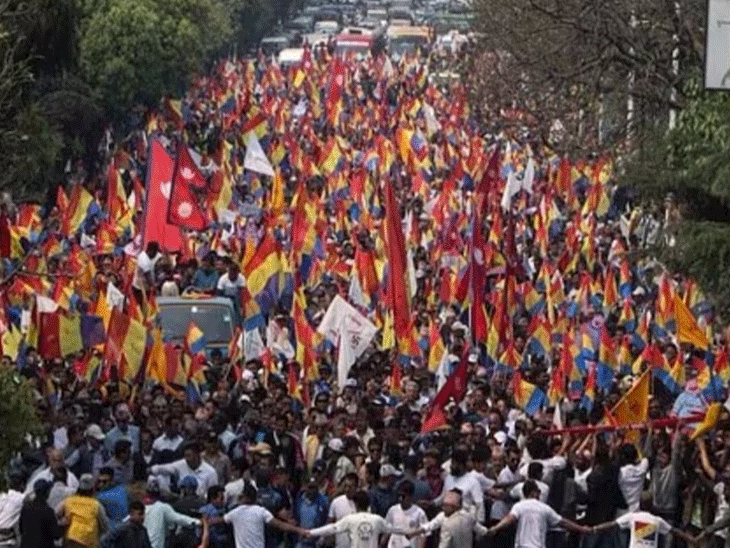 Nepal Hindu Rashtra Kathmandu Protest Photos Update | PM Office | नेपाल में फिर उठी हिंदू राष्ट्र की मांग: सैकड़ों प्रदर्शनकारी सड़कों पर उतरे, कहा- राजनीतिक पार्टियां भ्रष्टाचार कर रहीं, देश में राजशाही लौटे