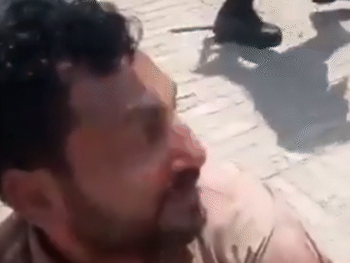 Pakistan Army Vs Punjab Bhawalnagar Police; Soldiers Attack Video Goes Viral | पाकिस्तान के पंजाब में सेना ने पुलिस को पीटा: SHO-स्टेशन इंचार्ज को लॉक-अप में बंद कर मारा, पुलिस ने अवैध हथियार जब्त किए थे