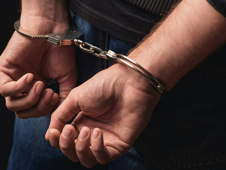 12 Indians arrested in Britain, one of them a woman | ब्रिटेन में 12 भारतीय गिरफ्तार, इनमें एक महिला: अवैध तरीके से केक फैक्ट्री में नौकरी कर रहे थे, वीजा उल्लंघन के भी आरोप