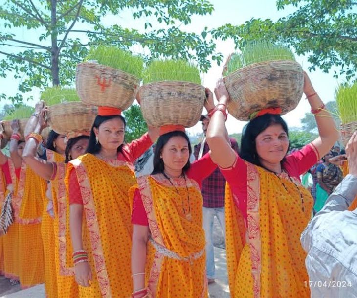 On the last day of Chaitra Navratri, the Jawara was immersed in village ...