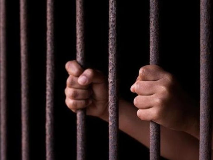 Karnataka Murder Case; Mastermind Vinayak Bakale | माता-पिता-भाई की हत्या के लिए 65 लाख रुपए दिए: कर्नाटक में सारी संपत्ति भाई को मिलने से नाराज था शख्स; पुलिस ने गिरफ्तार किया