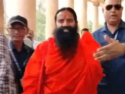 Patanjali Advertisement Case Ramdev Published Another Apology in Newspapers | रामदेव-बालकृष्ण ने विज्ञापन केस में एक और माफीनामा छपवाया: तीन दिन में दूसरा; कोर्ट ने कहा था- साइज ऐसा न हो कि माइक्रोस्कोप से पढ़ना पड़े