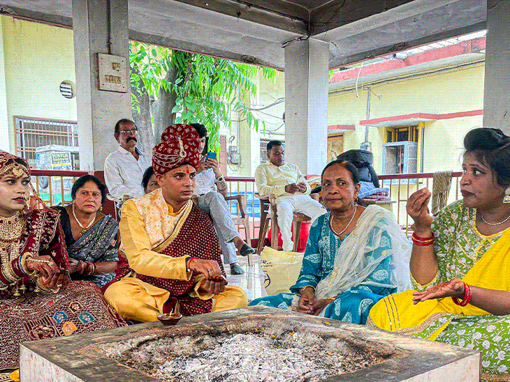 A marriage like this too...Wedding rituals explained through sign language