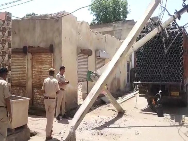 Truck collided with electric pole, major accident averted