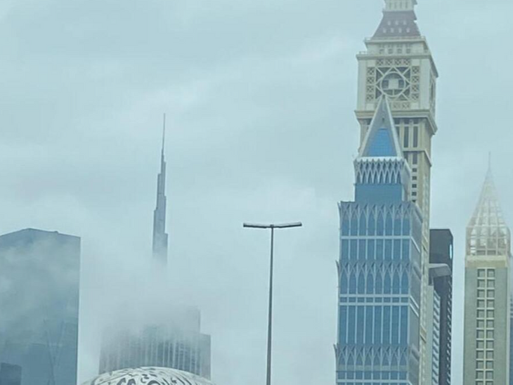 Dubai Flood Situation Video Update; Schools Closed | Dubai Airport | UAE में 15 दिन बाद फिर बाढ़ की चेतावनी: स्कूल और बस सेवा बंद, एयरपोर्ट में पानी भरा; चार उड़ानें रद्द