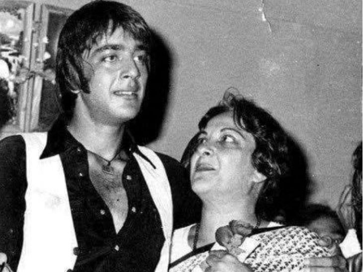Sanjay Dutt’s emotional publish on his mom’s loss of life anniversary | मां की डेथ एनिवर्सरी पर संजय दत्त का भावुक पोस्ट: लिखा- आपकी यादें जीवित हैं, लगता है आप आस-पास ही हैं