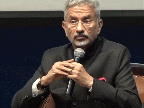 Jaishankar Said China Increased Troops on LAC in 4 years | जयशंकर बोले-4 साल में चीन ने LAC पर सैनिक बढ़ाए: भारत पर दबाव बनाया, मैंने उनके विदेश मंत्री से कहा- लड़ाई-बिजनेस साथ नहीं हो सकते