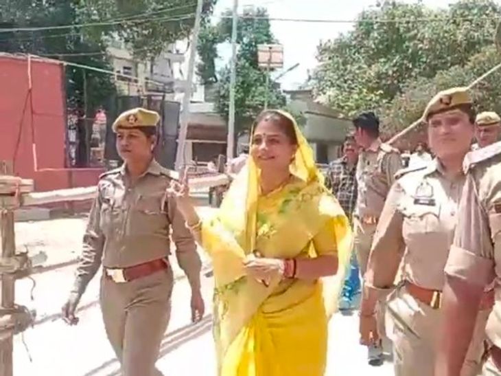 Dhananjay Singh's wife Shri Kala Reddy's ticket cancelled