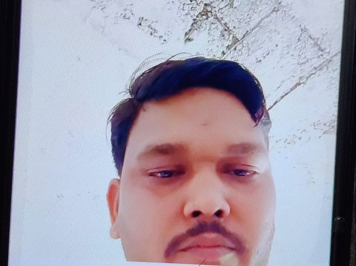 वोट देते बीजेपी नेता का वीडियो वायरल: भितरवार के करहिया का मामला, एएसपी बोले- शिकायत आएगी तो कार्रवाई करेंगे - Dabra News