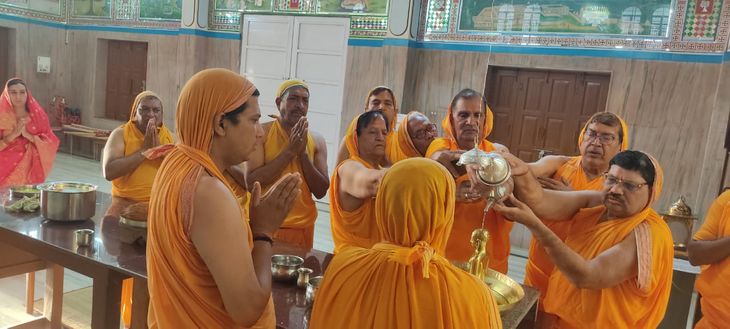 भगवान आदिनाथ का मंगलाभिषेक किया - Sikar News