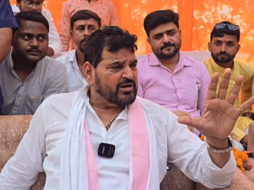 If the charges are proved, I will be hanged | बृजभूषण बोले-आरोप साबित हुए तो फांसी पर लटक जाऊंगा: कोर्ट को सबूत देने का समय आ गया; पहले साहबजादे को चुनाव जिता लूं – Gonda News